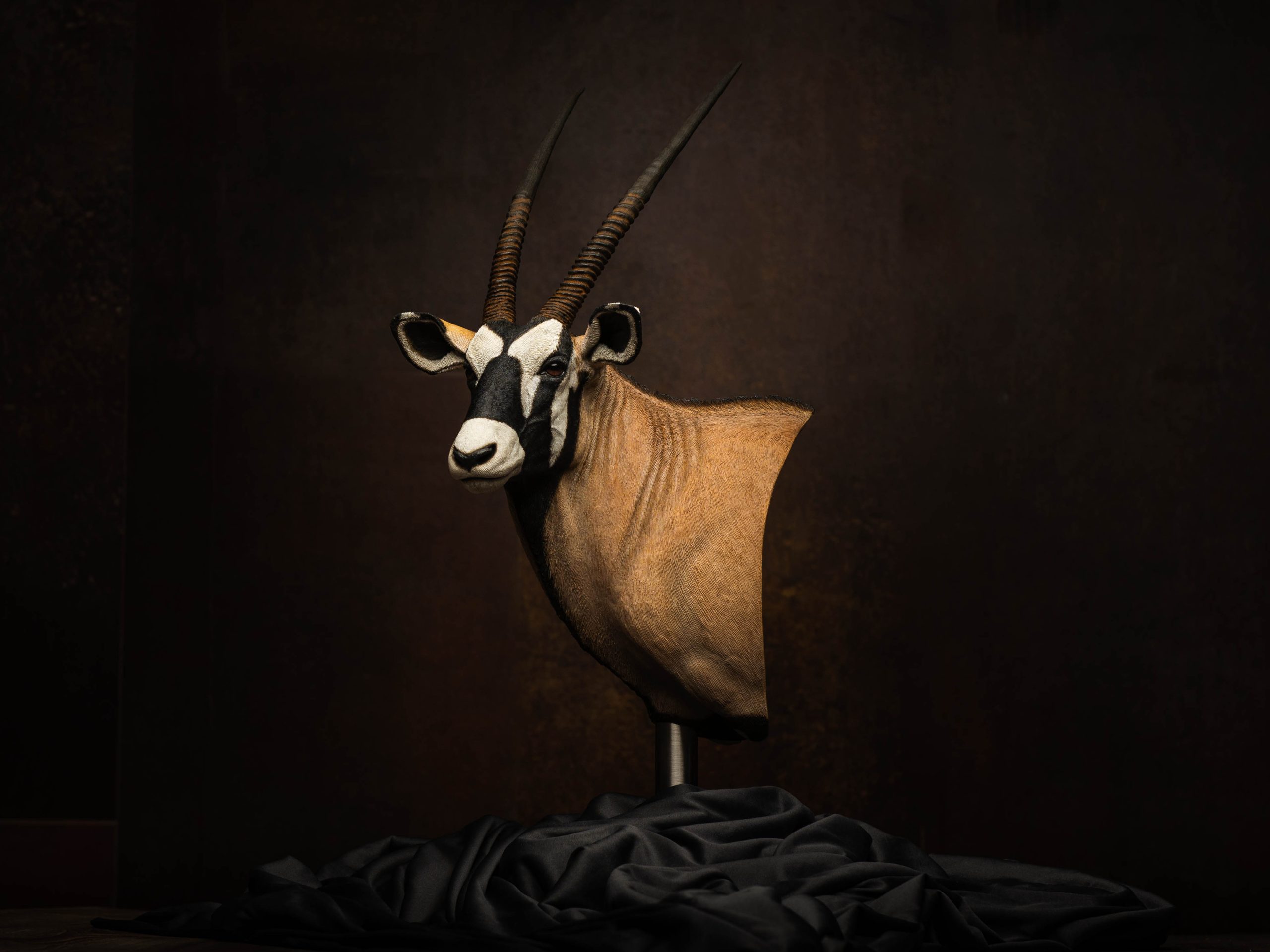 oryx-spießbock-skulptur